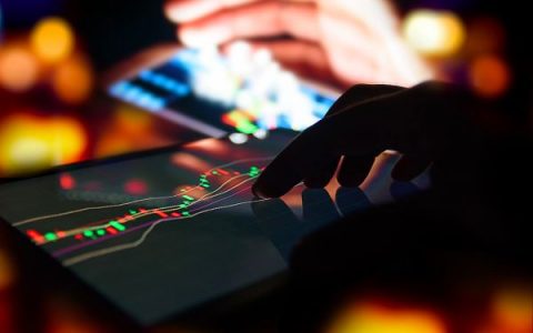 暴涨126.97% 区块链概念股四方精创股东减持套现近2亿元