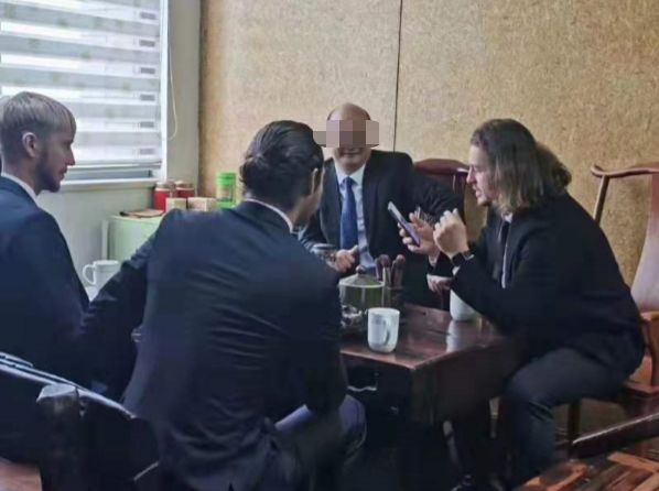 智慧晶卷款数十亿崩盘跑路，操盘手带着情人跑了
