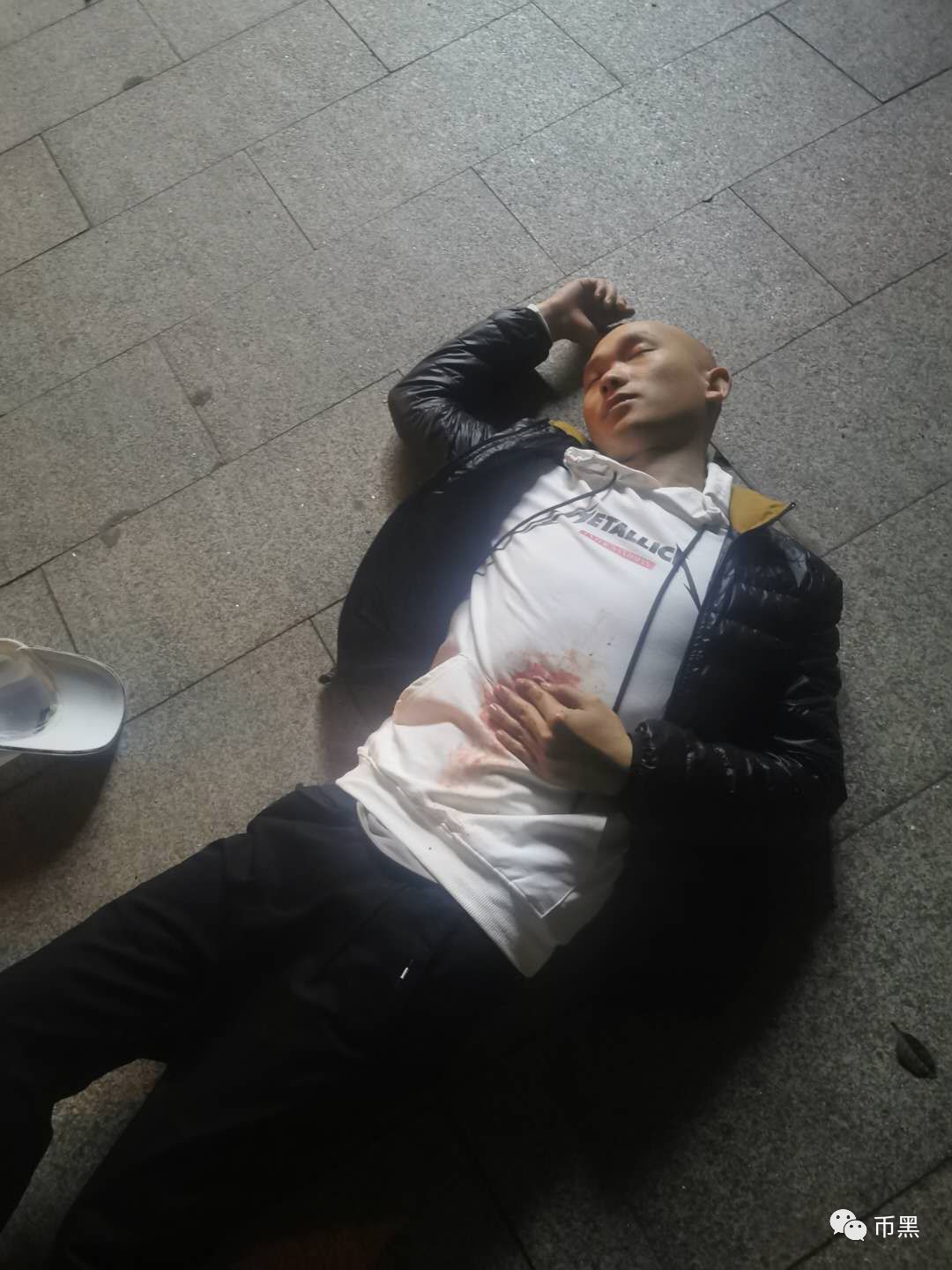 交易所老板跑路,竟然拿刀自杀!